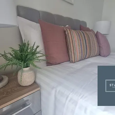 Centre 2 Bedroomed - Great Views - Wifi