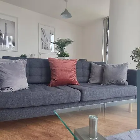 Centre 2 Bedroomed - Great Views - Wifi Apartment